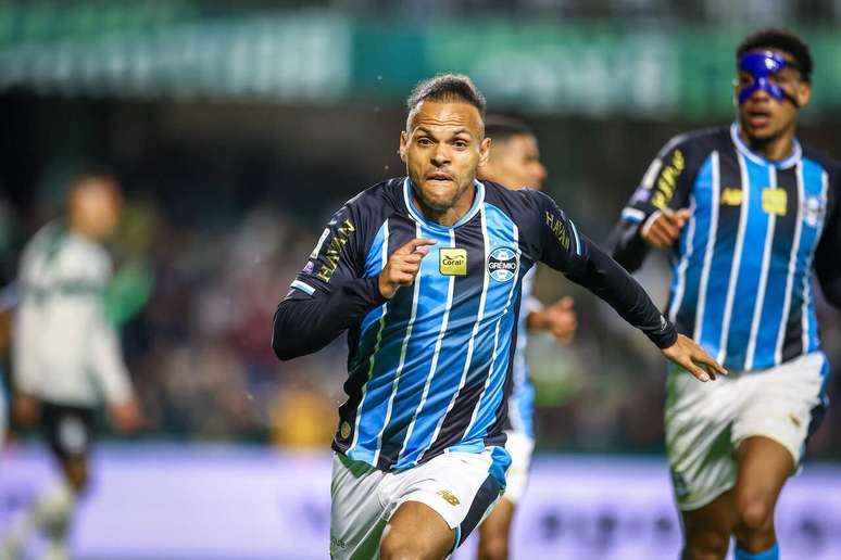 Dinamarqu&ecirc;s decide contra o Coritiba &ndash;