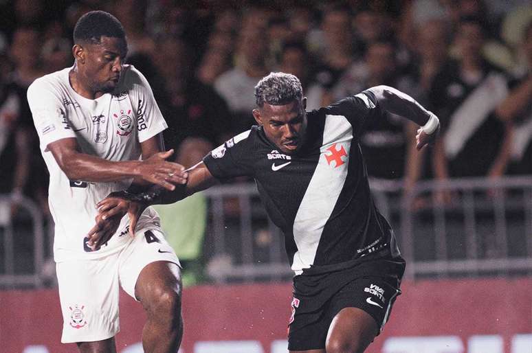 Dentro de campo, o Tim&atilde;o perdeu para o Vasco por 3 a 2 &ndash;