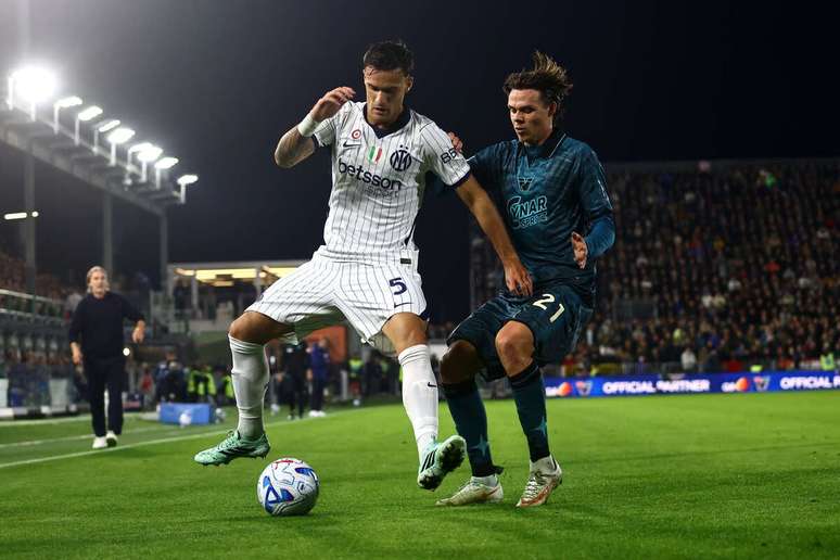 Sem jogar bem, Inter conta com gols contra para vencer o Venezia &ndash;