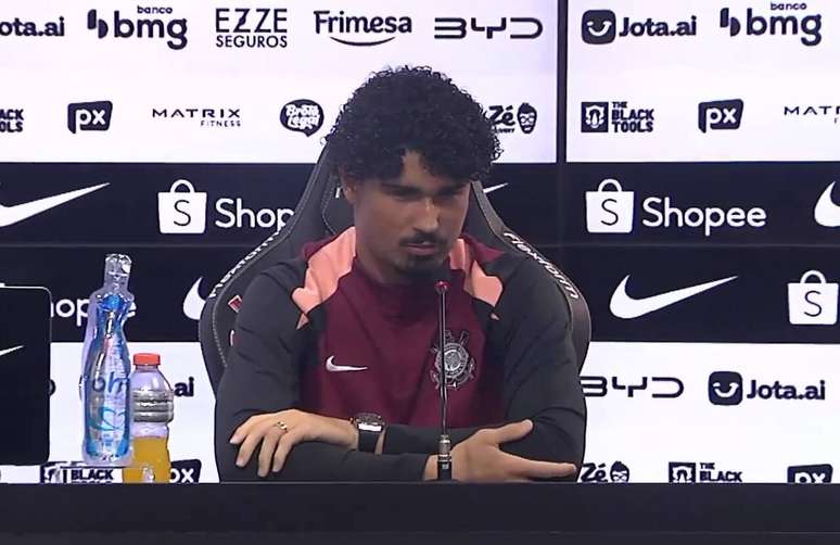 Andr&eacute; Ramalho falou com a imprensa em coletiva &ndash;