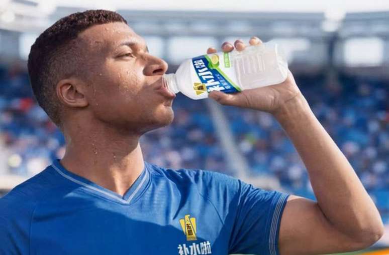 Mbapp&eacute; teve contratos publicit&aacute;rios encerrados ap&oacute;s pol&ecirc;mica envolvendo meme &ndash;