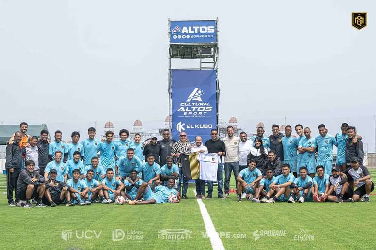 Plantel do clube que denunciou ass&eacute;dio a seus jogadores atrav&eacute;s de comunicado oficial &ndash;