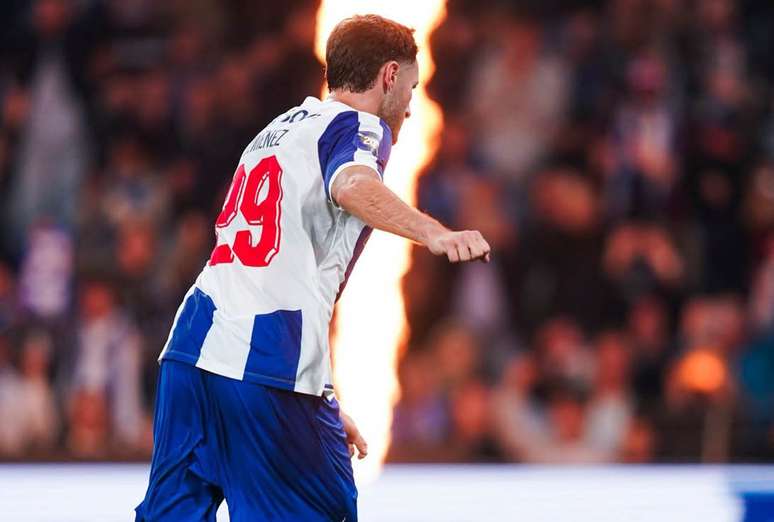 Santiago Gim&eacute;nez converte p&ecirc;nalti e garante a classifica&ccedil;&atilde;o do Porto &ndash;