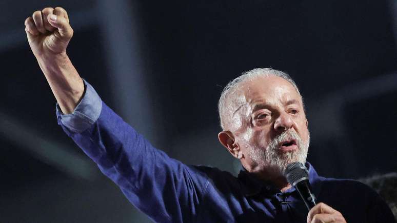 Lula &eacute; o primeiro candidato a conseguir uma virada do primeiro para o segundo turno