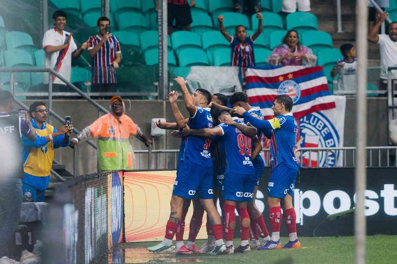 Antes dos dez minutos, Bahia abre 2 a 0 no S&atilde;o Paulo.