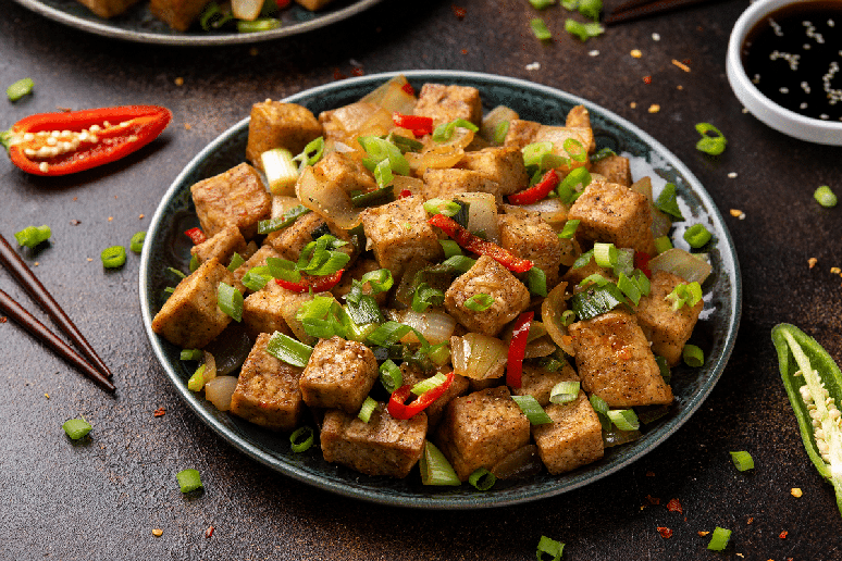 Tofu salteado com legumes e pimenta 