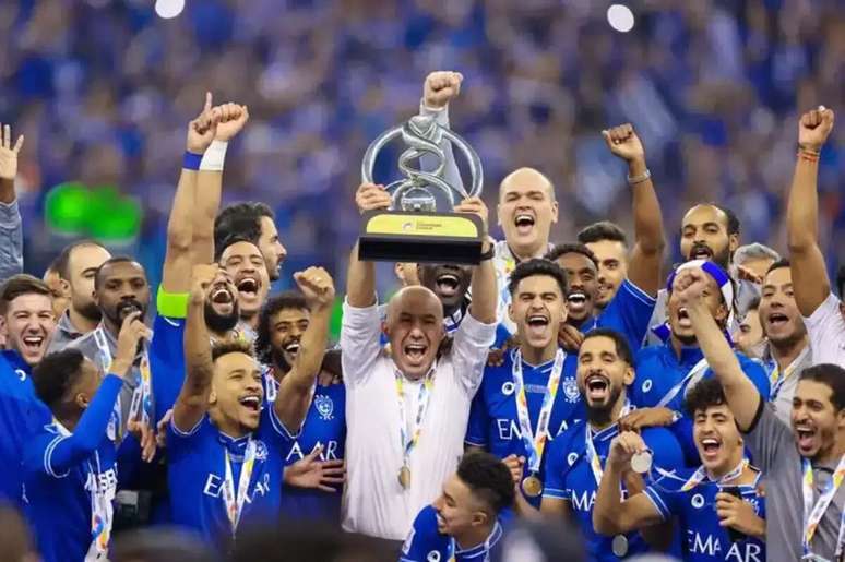 Leonardo Jardim ergue trof&eacute;u da AFC 2021/22 pelo Al-Hilal &ndash;