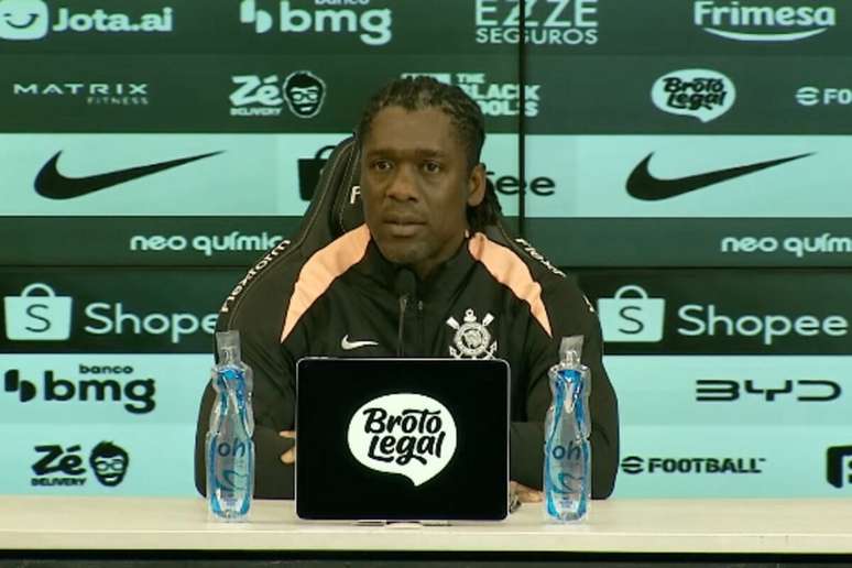 Seedorf tamb&eacute;m participou da entrevista coletiva &ndash;