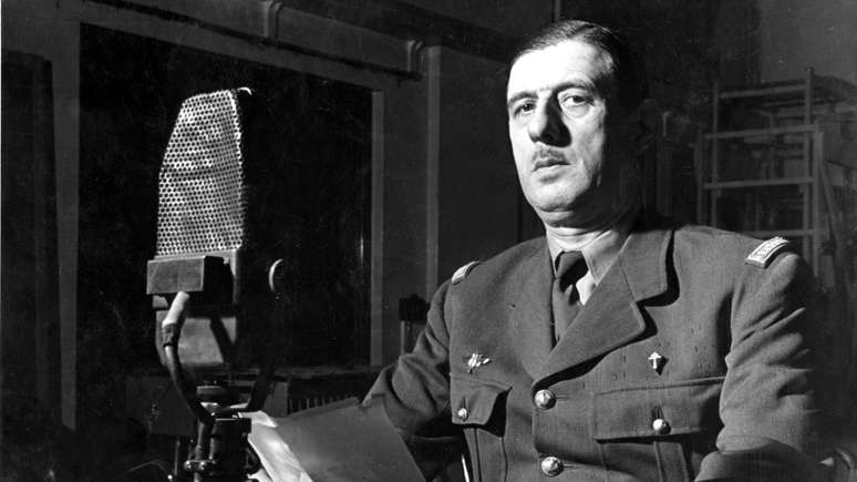 De Gaulle fez transmiss&atilde;o na BBC em Londres em apelo pela resist&ecirc;ncia contra os nazistas na Fran&ccedil;a