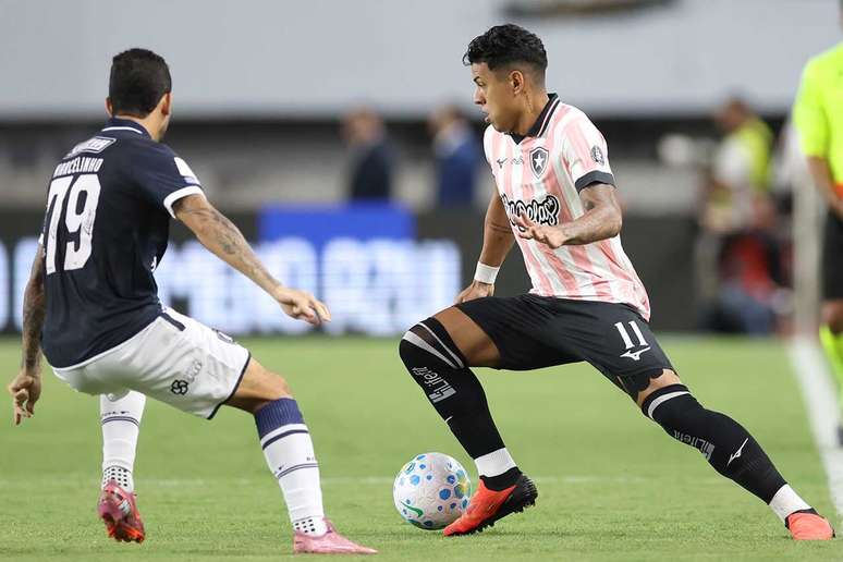 Martins cisca e n&atilde;o encontra com quem jogar &ndash;