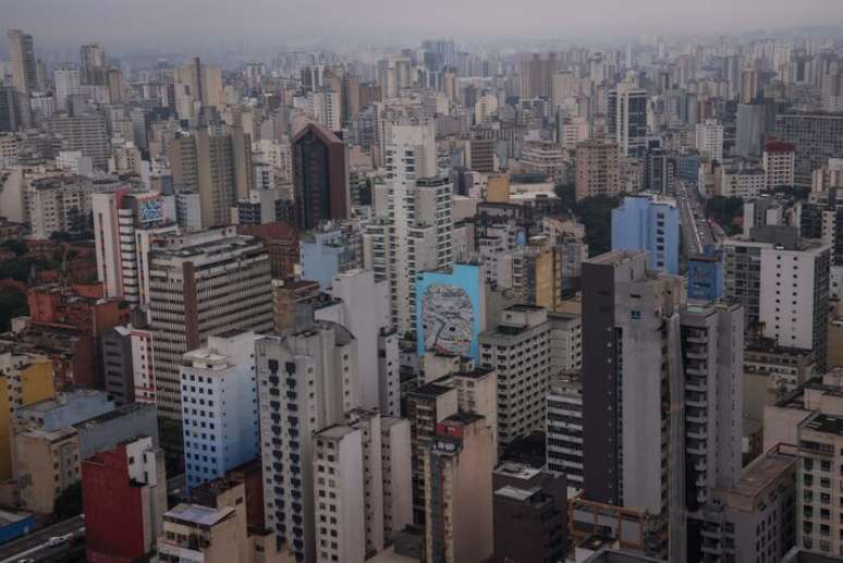 Skyline do centro de S&atilde;o Paulo com imagens panor&acirc;micas do centro de S&atilde;o Paulo captadas a partir da cobertura do antigo pr&eacute;dio do Hotel Hilton.