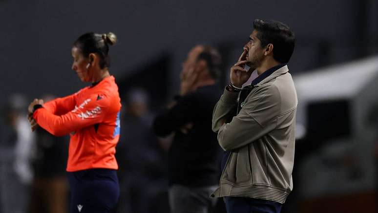 Palmeiras n&atilde;o conseguiu vencer o Santos na Vila Belmiro pela 33&ordf; rodada &ndash;