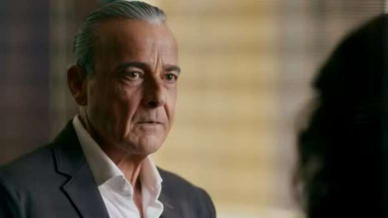 Alexandre Borges interpreta Ulisses, personagem que enfrenta problemas com jogos de azar em 'Quem Ama Cuida'.