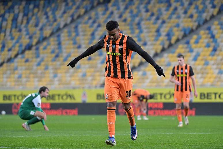 Alisson Santana saiu do banco e garantiu a vit&oacute;ria do Shakhtar &ndash;