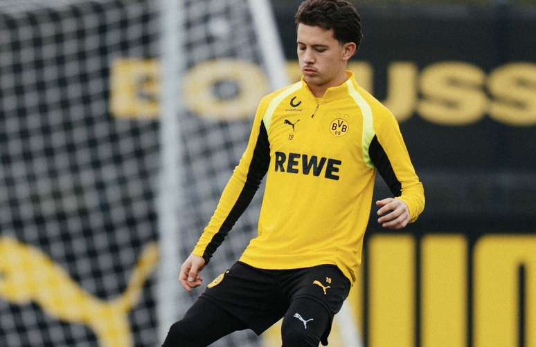 Atividade de prepara&ccedil;&atilde;o do Dortmund antes do cl&aacute;ssico na Bundesliga &ndash;