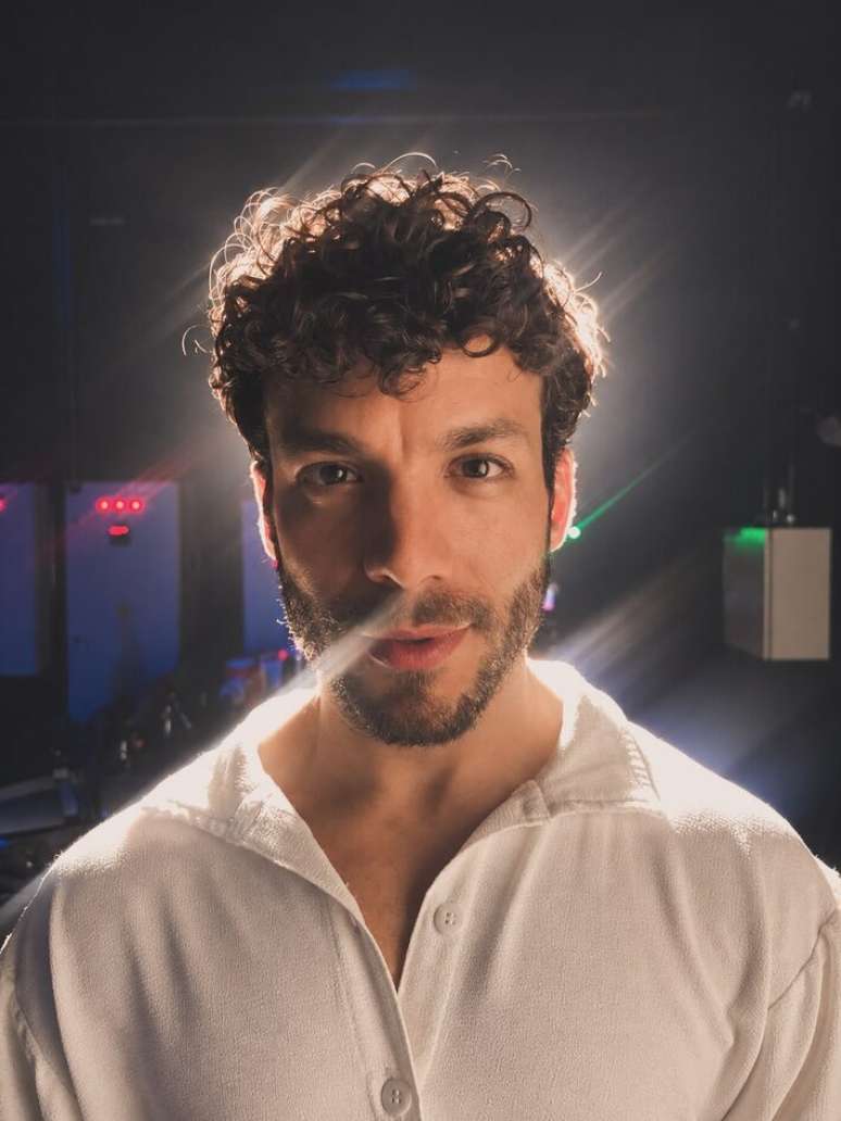 Matheus Sabb&aacute; assinou a dire&ccedil;&atilde;o de cena da &oacute;pera Onheama, apresentada no Festival Internacional de M&uacute;sica de Santa Catarina em 2026