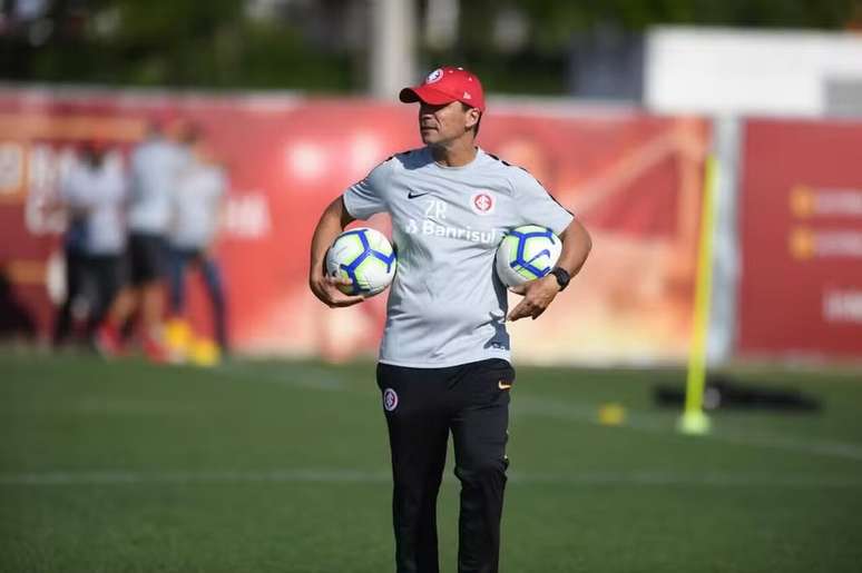 Z&eacute; Ricardo em treino pelo Internacional &ndash;
