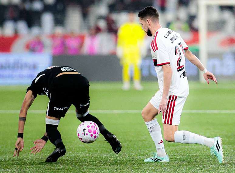 Jorginho em a&ccedil;&atilde;o na goleada do Flamengo sobre o Vasco