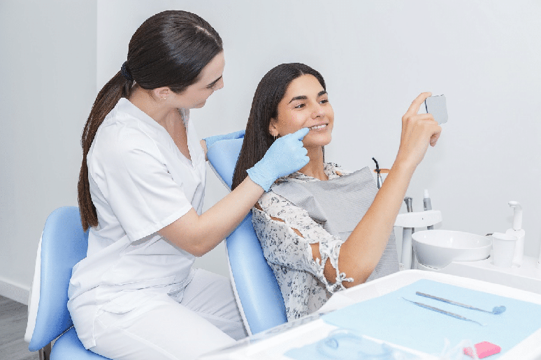 Mau h&aacute;lito persistente e mobilidade dos dentes tamb&eacute;m s&atilde;o sinais que merecem avalia&ccedil;&atilde;o profissional 