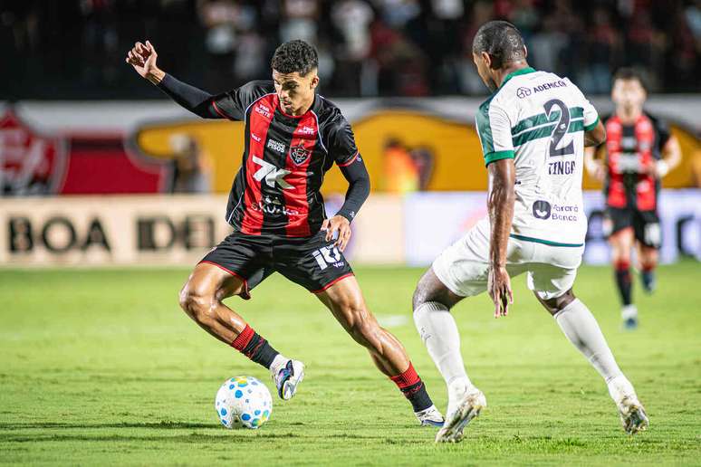 Le&atilde;o goleou o Coxa por 4 a 1 no 1&deg; turno, no Barrad&atilde;o &ndash;