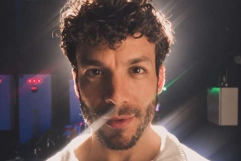Matheus Sabb&aacute; assinou a dire&ccedil;&atilde;o de cena da &oacute;pera Onheama, apresentada no Festival Internacional de M&uacute;sica de Santa Catarina em 2026