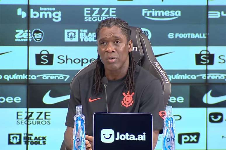 Seedorf em coletiva p&oacute;s-vit&oacute;ria &ndash;