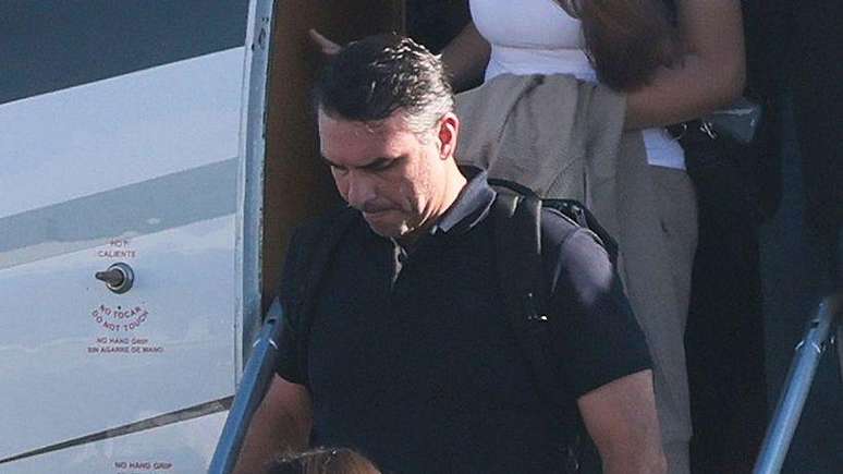 Fl&aacute;vio Bolsonaro desembarcou na Fl&oacute;rida, nos EUA, dois dias depois da derrota nas urnas, no segundo turno