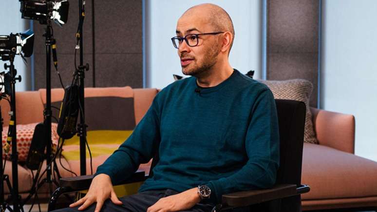 Demis Hassabis, chefe da DeepMind, comemorou o fato de sua empresa ter usado IA para resolver um dos maiores problemas da biologia