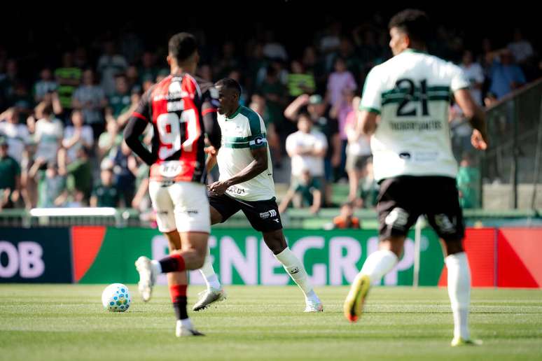 Coritiba pressionou, mas n&atilde;o marcou no primeiro tempo &ndash;
