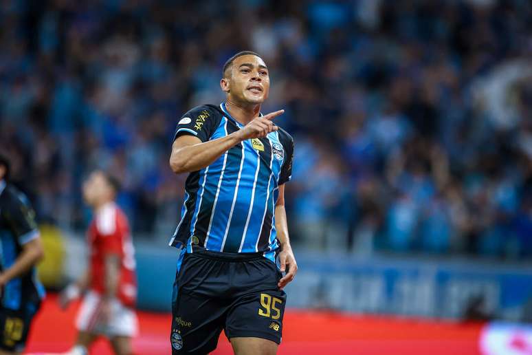 Carlos Vin&iacute;cius vem de uma vit&oacute;ria contra o Internacional &ndash;