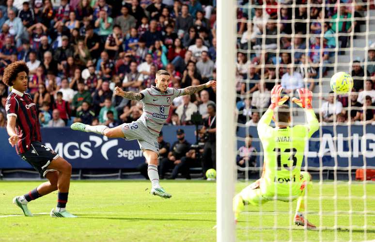 Mesmo sem &acirc;ngulo, Grimaldo bateu e fez o primeiro gol do Atl&eacute;tico de Madrid contra o Levante &ndash;