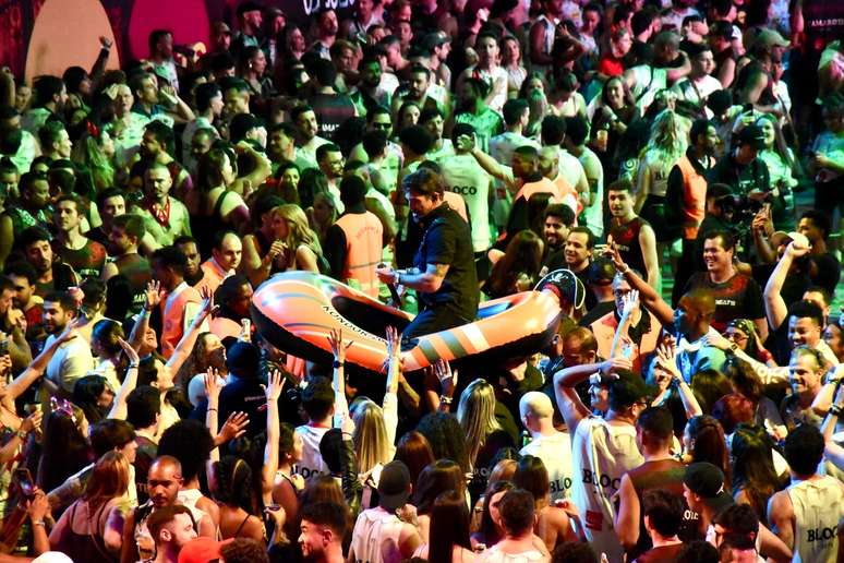 Felipe Pezzoni, da Banda Eva, se apresenta no Folian&oacute;polis