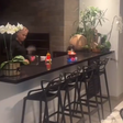 Junno Andrade choca ao mostrar Xuxa alimentando morcegos; vídeo