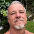 Cachoeira particular e piscina de ondas: como é o sítio em que Marcello Novaes vive