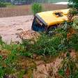 Ônibus escolar fica preso em enchente com 12 crianças em Capinzal (SC)