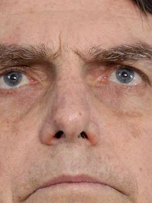 Em culto, Bolsonaro ataca a imprensa e fala em união