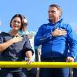 De tornozeleira, Bolsonaro troca moto por trio elétrico em motociata; veja o vídeo