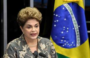 Senadores decidem que Dilma pode exercer função pública