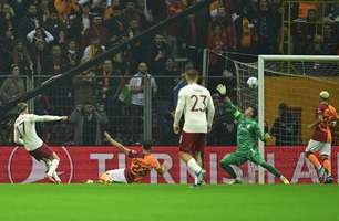 Manchester United cede empate ao Galatasaray e se complica na Champions