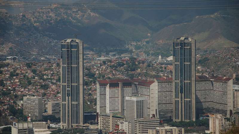 Decadência de Torres Gêmeas da Venezuela reflete ascensão e