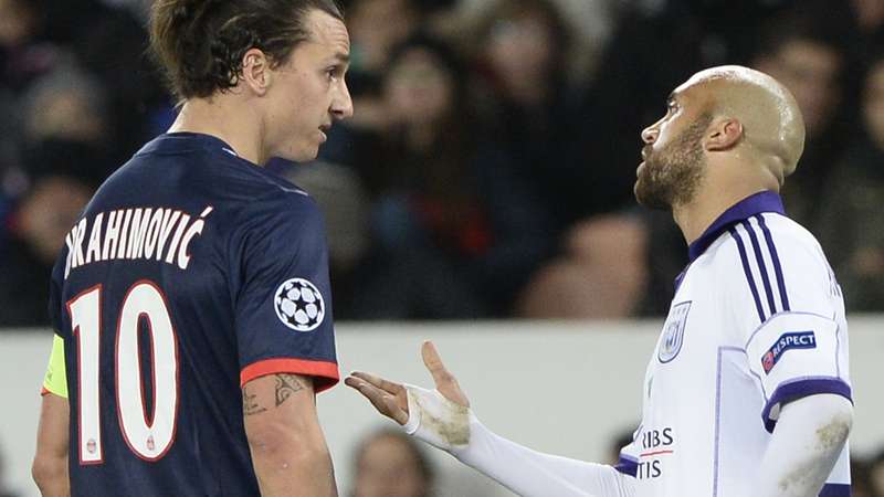 Ibrahimovic volta a proteger o nariz durante cobrança de falta, agora em  jogo do PSG - Esporte - Extra Online