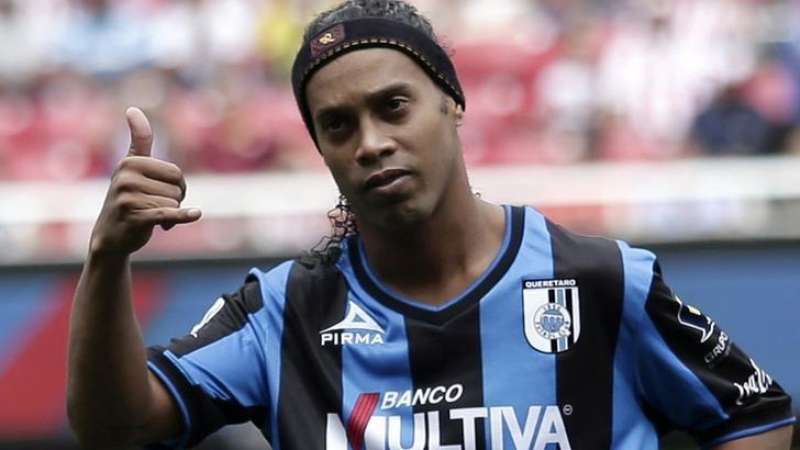 esportes-fut-ronaldinho-mexico.JPG