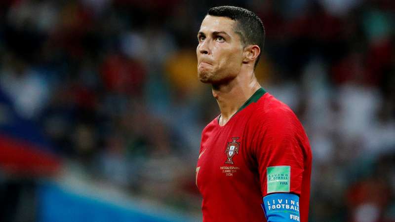Tão natural como a sua sede: Ronaldo bate recorde de jogador com mais  internacionalizações, bisa… e chega a outro recorde – Observador