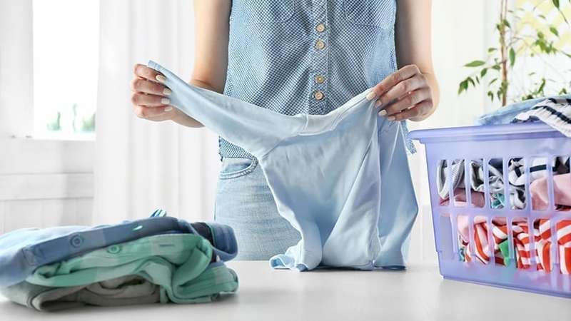5 truques simples para 'desencolher' roupas após a lavagem