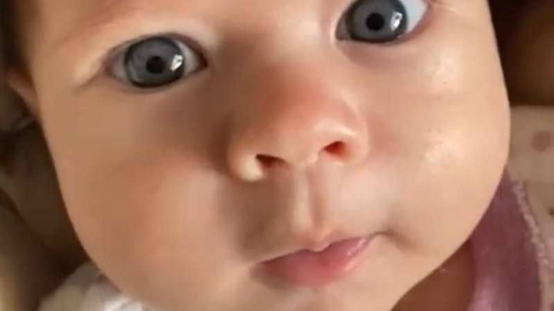 Bebê de dois meses fala “bom dia” e vídeo viraliza em Goiás