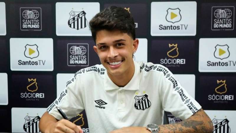Dez fatos sobre Renyer, garoto que assinou contrato com multa de R$ 450  milhões no Santos, santos