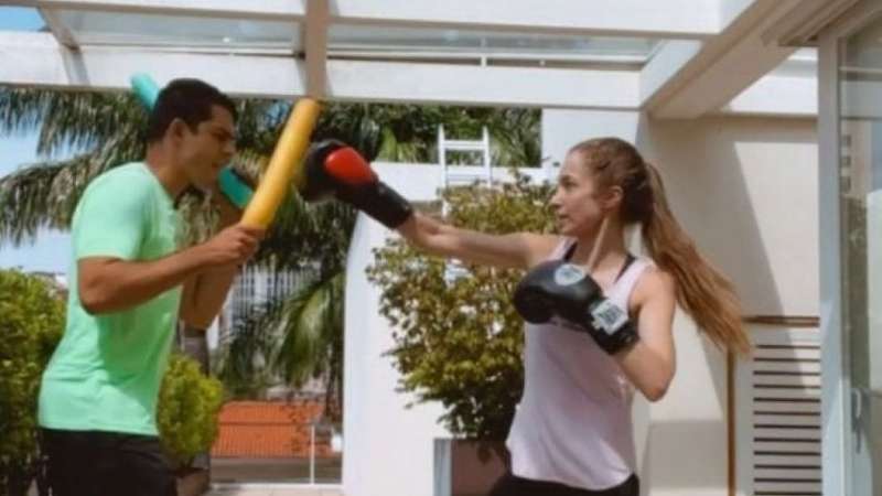 Treino inspirado nas atletas do futebol para queimar 800 calorias