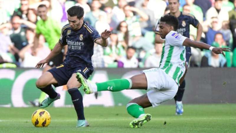 Athletic Bilbão é dominante e, no duelo direto, vence o Atlético de Madrid