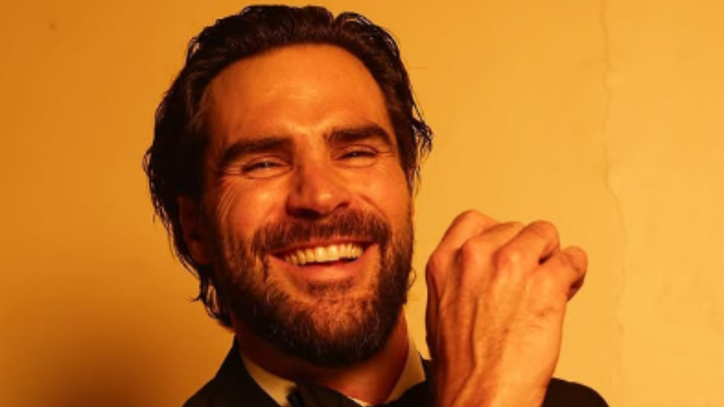 Morre ator de séries de sucesso da Netflix aos 37 anos