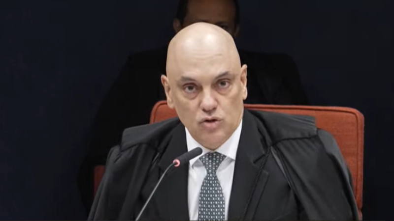 Julgamento de Bolsonaro: Moraes destaca que omissão corrói a democracia